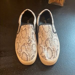 Snakeskin slip-on shoes